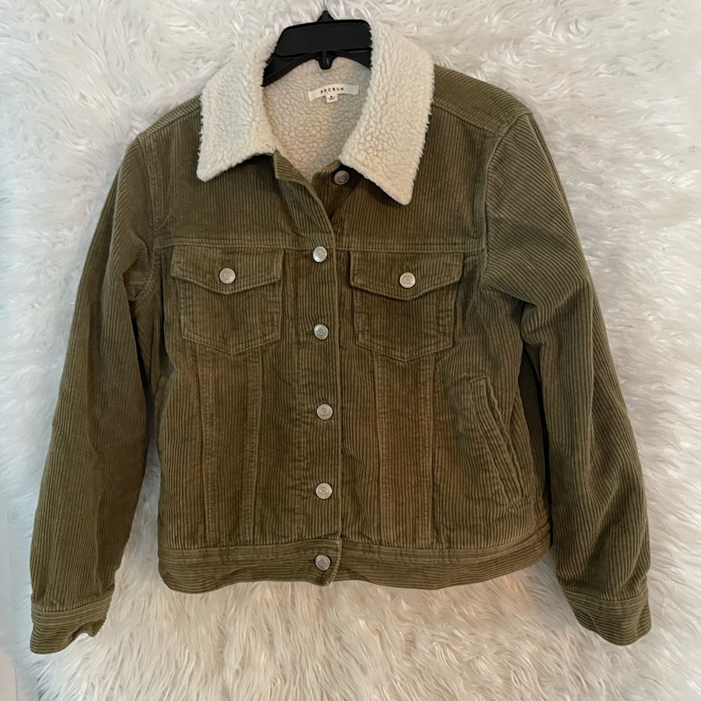 PacSun Corduroy Sherpa Lined Faux Fur Women’s Trucker Button Down Jacket. Small